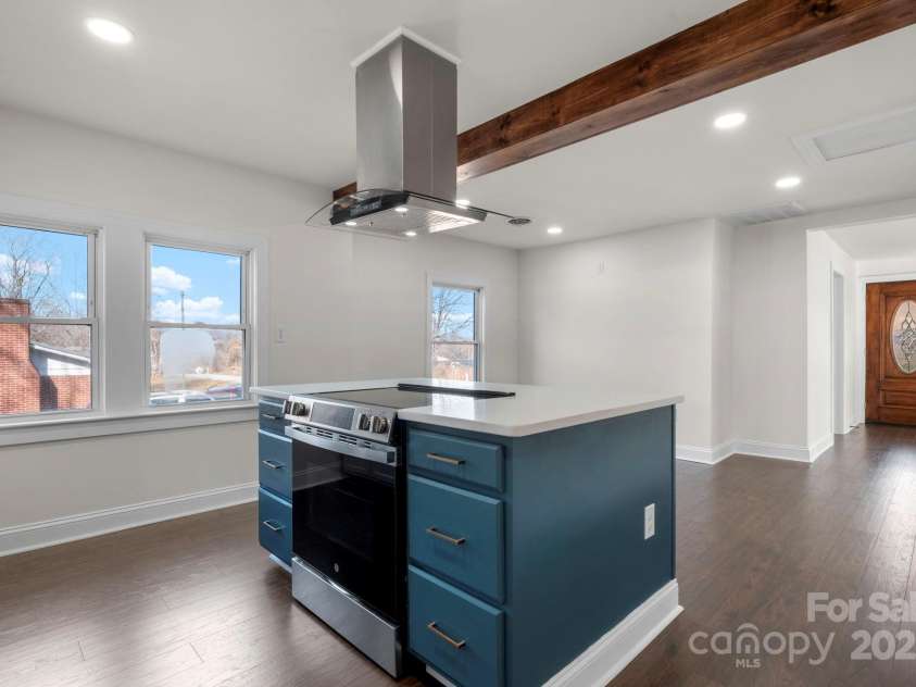 926 Fairview Drive, Lenoir, NC 28645.  MLS# CAR4326566, YatesRealty ID 969. 