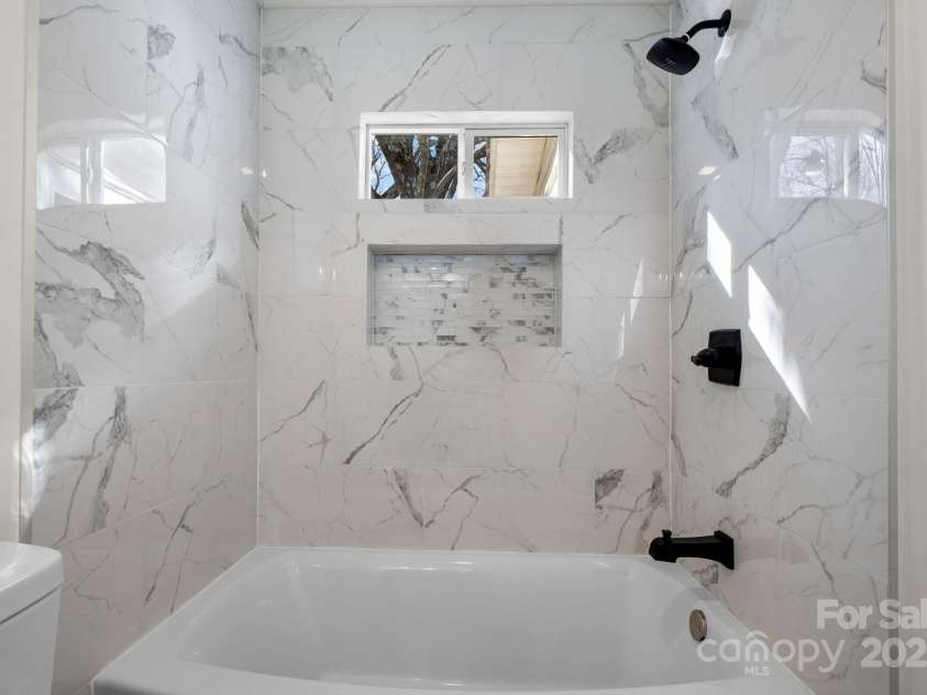 926 Fairview Drive, Lenoir, NC 28645.  MLS# CAR4326566, YatesRealty ID 969. 