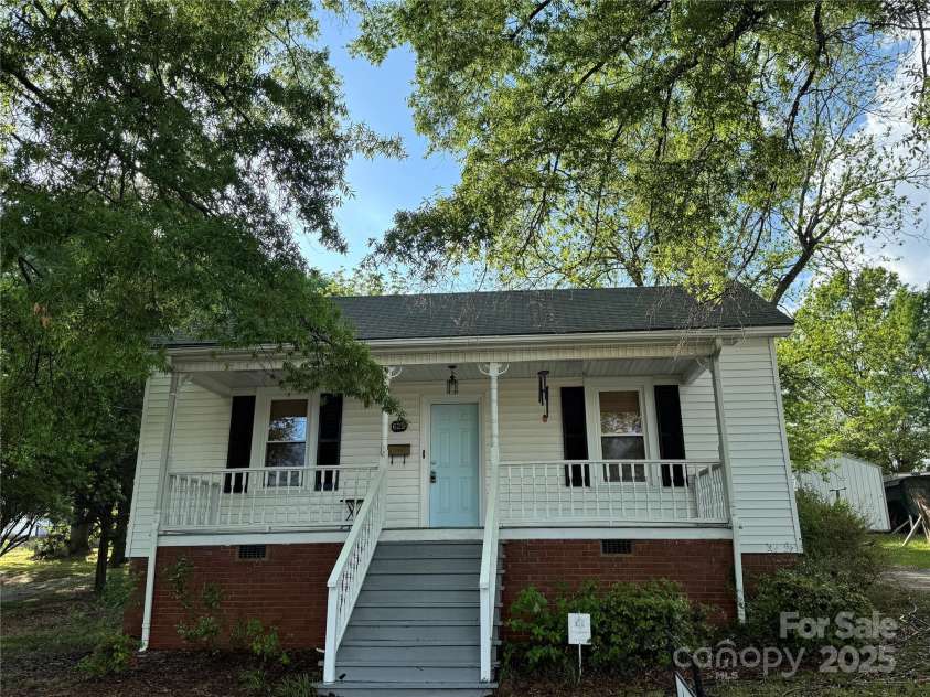 623 Main Street, Kannapolis, NC 28081.  MLS# CAR4251762, YatesRealty ID 9691. 