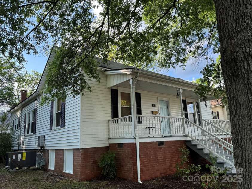 623 Main Street, Kannapolis, NC 28081.  MLS# CAR4251762, YatesRealty ID 9691. 