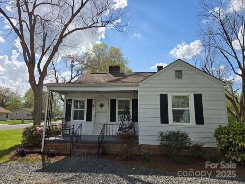 526 Arlington Avenue, Albemarle, NC 28001.  MLS# CAR4243582, YatesRealty ID 9692. 526 Arlington Avenue