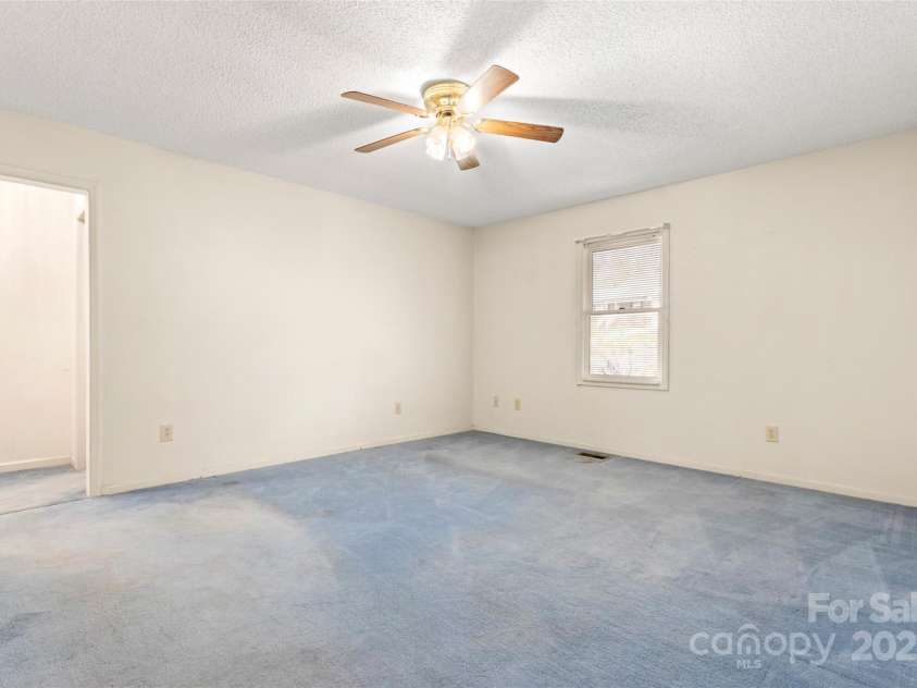 1302 Hickory Nut Lane, Lincolnton, NC 28092.  MLS# CAR4115573, YatesRealty ID 9693. 