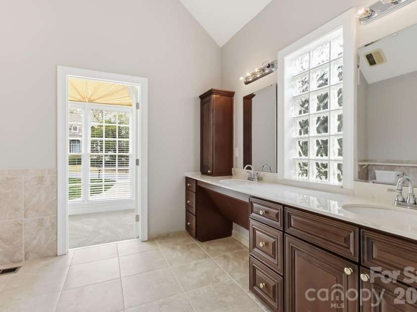 1443 Porch Swing Lane, Matthews, NC 28104.  MLS# CAR4364975, YatesRealty ID 9695. 