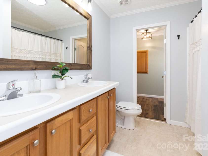 418 Milk Sick Cove, Cullowhee, NC 28723.  MLS# CAR4193351, YatesRealty ID 9695. Bath 2