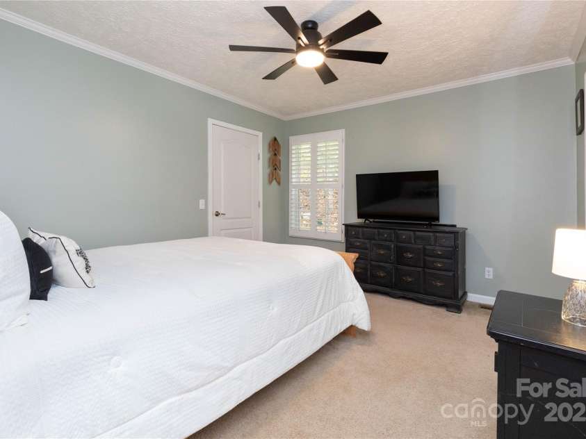 418 Milk Sick Cove, Cullowhee, NC 28723.  MLS# CAR4193351, YatesRealty ID 9695. Bed 2