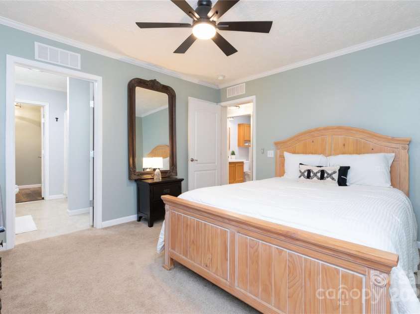 418 Milk Sick Cove, Cullowhee, NC 28723.  MLS# CAR4193351, YatesRealty ID 9695. Bed 2