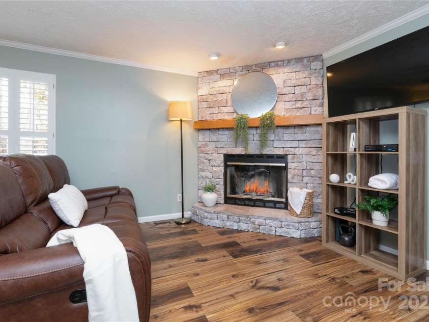 418 Milk Sick Cove, Cullowhee, NC 28723.  MLS# CAR4193351, YatesRealty ID 9695. Living Room Area