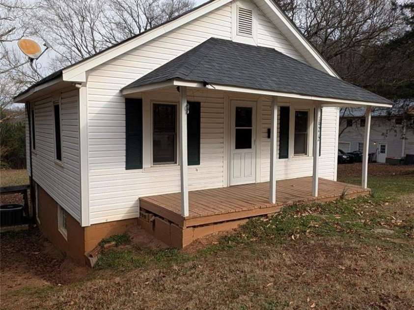 19212 Old Statesville Road, Cornelius, NC 28031.  MLS# CAR4340602, YatesRealty ID 9699. 
