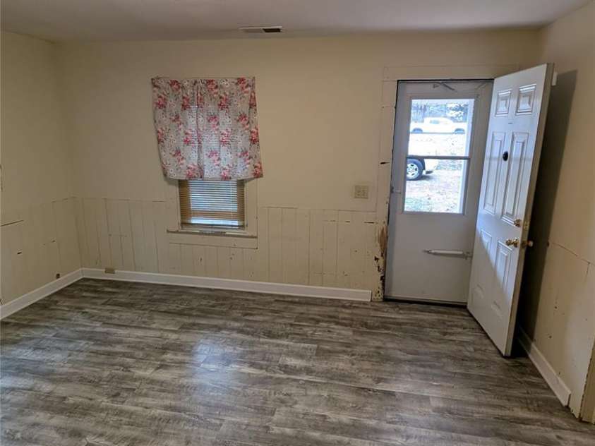 19212 Old Statesville Road, Cornelius, NC 28031.  MLS# CAR4340602, YatesRealty ID 9699. 