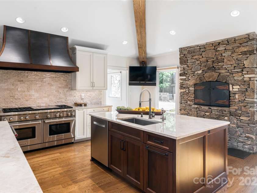 268 Holly Arbor Lane, Asheville, NC 28803.  MLS# CAR4268471, YatesRealty ID 97. 