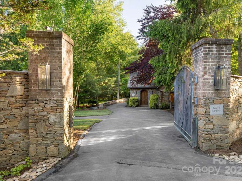 268 Holly Arbor Lane, Asheville, NC 28803.  MLS# CAR4268471, YatesRealty ID 97. The Stone Gate House offers a private entrance to a charming one-bedroom guest cottage, complete with a full kitchen, separate laundry, and a one-car garage—providing your guests with comfort, privacy, and independence.