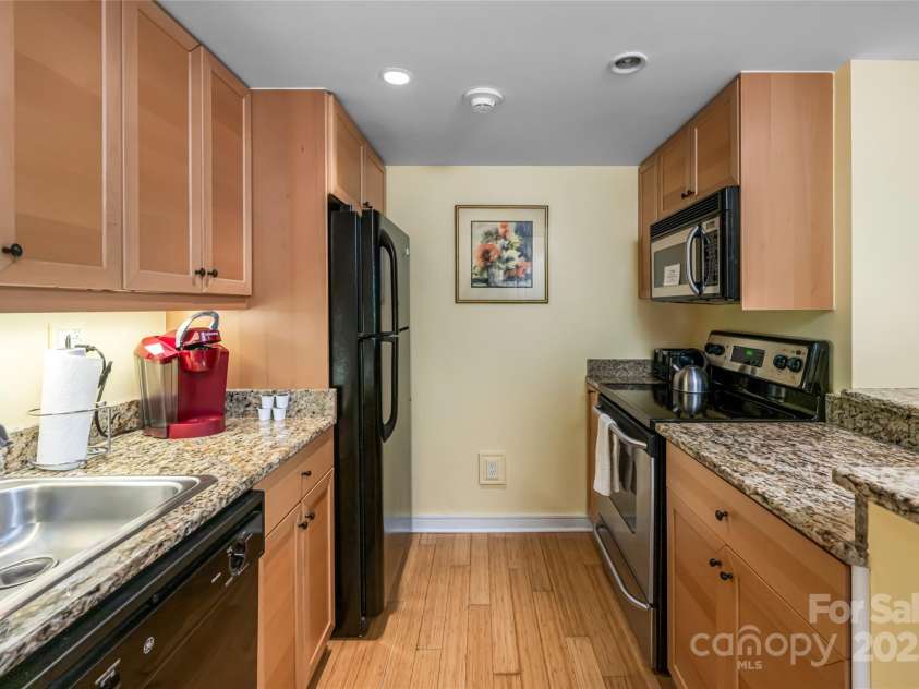 37 Hiawassee Street, Asheville, NC 28801.  MLS# CAR4268718, YatesRealty ID 97. 