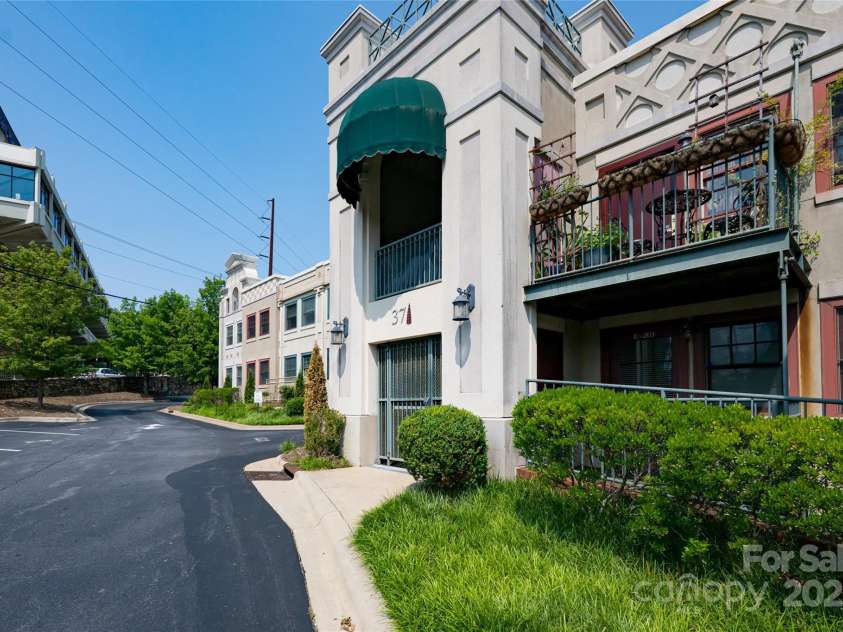 37 Hiawassee Street, Asheville, NC 28801.  MLS# CAR4268718, YatesRealty ID 97. 