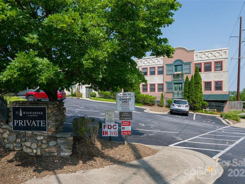 37 Hiawassee Street, Asheville, NC 28801.  MLS# CAR4268718, YatesRealty ID 97. 