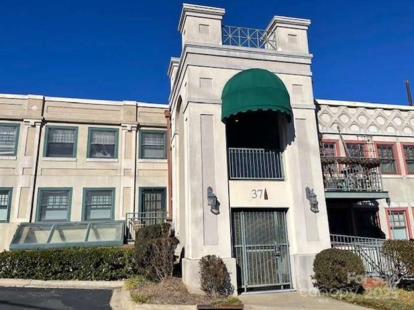 37 Hiawassee Street, Asheville, NC 28801.  MLS# CAR4332194, YatesRealty ID 97. 
