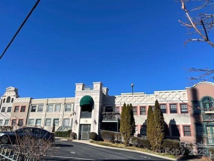 37 Hiawassee Street, Asheville, NC 28801.  MLS# CAR4332194, YatesRealty ID 97. 