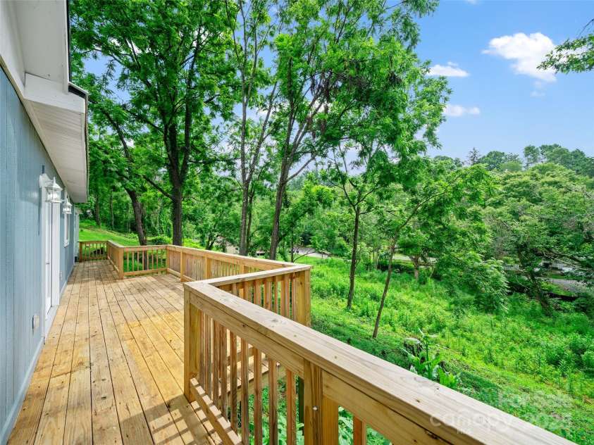 64 Phillips Lane, Spruce Pine, NC 28777.  MLS# CAR4287588, YatesRealty ID 97. 