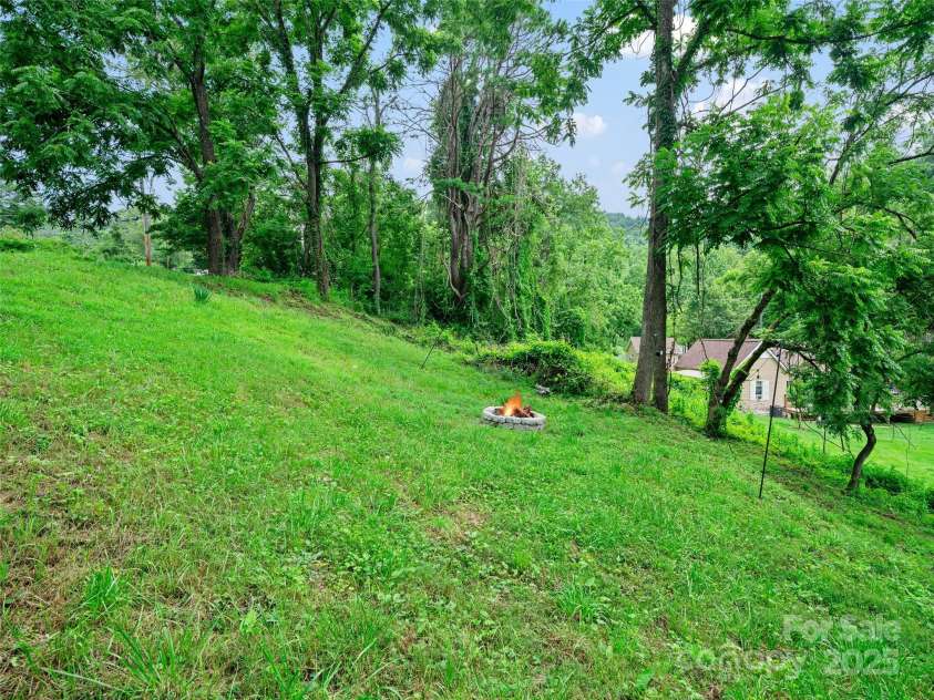 64 Phillips Lane, Spruce Pine, NC 28777.  MLS# CAR4287588, YatesRealty ID 97. 