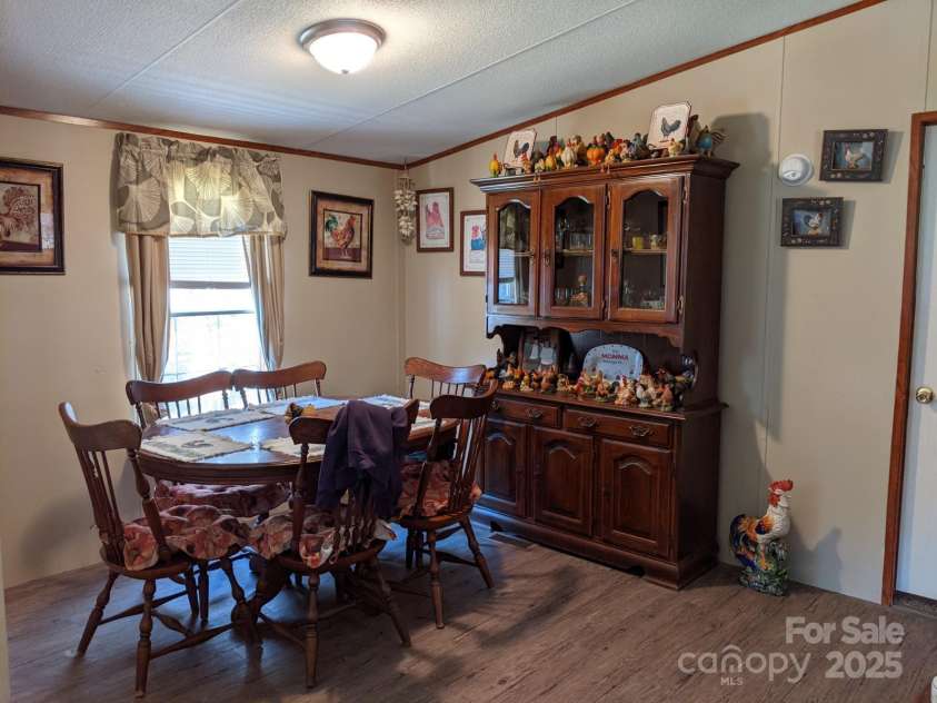 196 Mckinney Road, Weaverville, NC 28787.  MLS# CAR4326472, YatesRealty ID 970. Dining area