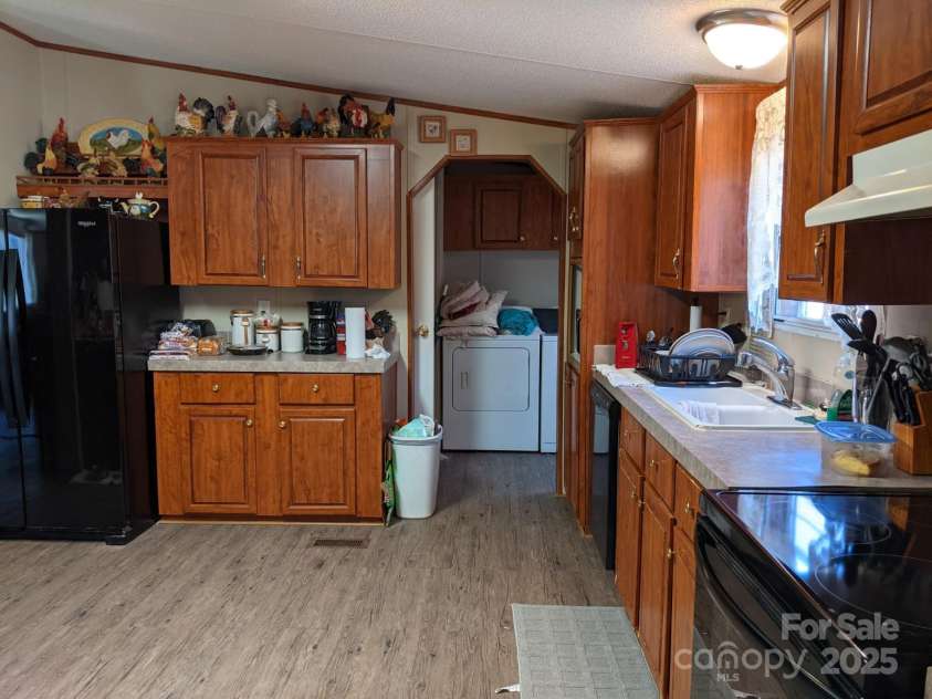 196 Mckinney Road, Weaverville, NC 28787.  MLS# CAR4326472, YatesRealty ID 970. Kitchen