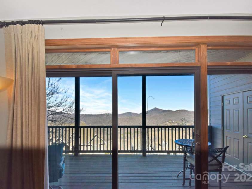 228 Pleasant View Boulevard, Sugar Mountain, NC 28604.  MLS# CAR4223517, YatesRealty ID 970. 