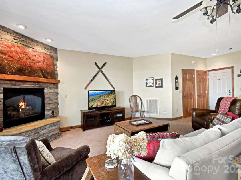 228 Pleasant View Boulevard, Sugar Mountain, NC 28604.  MLS# CAR4223517, YatesRealty ID 970. 