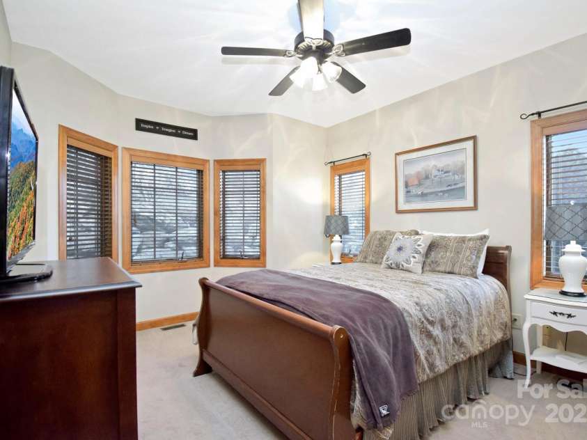 228 Pleasant View Boulevard, Sugar Mountain, NC 28604.  MLS# CAR4223517, YatesRealty ID 970. Guest Bedroom
