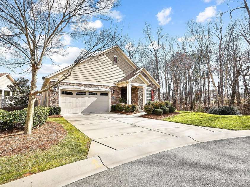 1209 Waypoint Court, Matthews, NC 28104.  MLS# CAR4225928, YatesRealty ID 9700. 