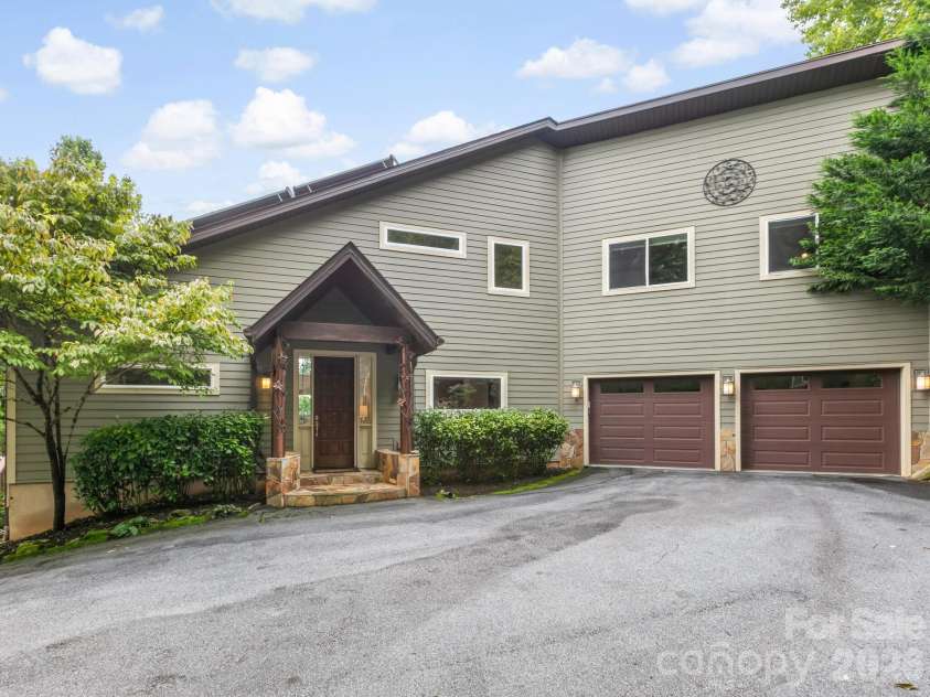 60 Whispering Stream Trail, Hendersonville, NC 28739.  MLS# CAR4354526, YatesRealty ID 9700. 