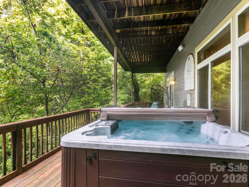 60 Whispering Stream Trail, Hendersonville, NC 28739.  MLS# CAR4354526, YatesRealty ID 9700. 