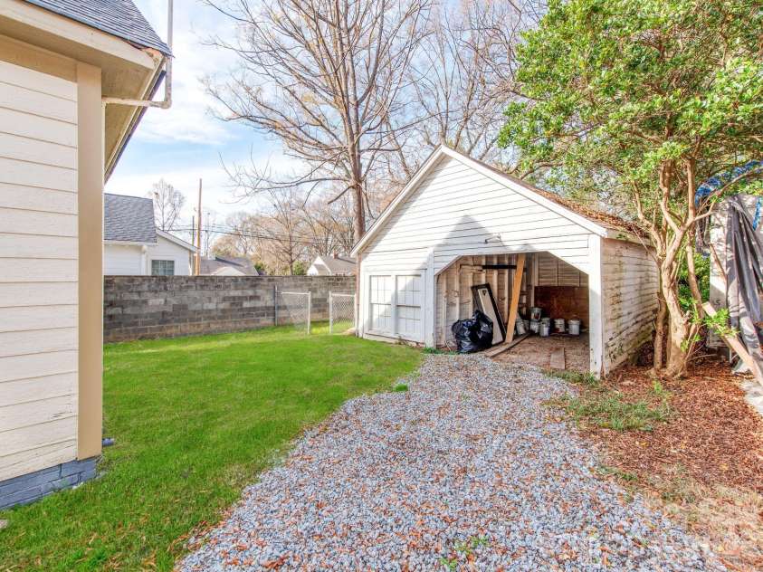518 5th Avenue, Gastonia, NC 28052.  MLS# CAR4392296, YatesRealty ID 9701. 