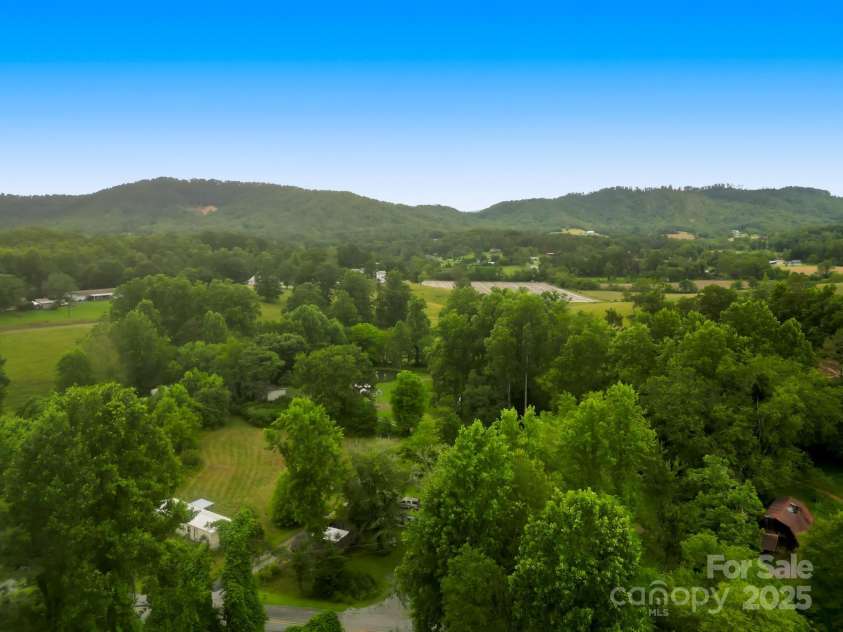 60 Hilltop View Drive, Fletcher, NC 28732.  MLS# CAR4202444, YatesRealty ID 9701. 