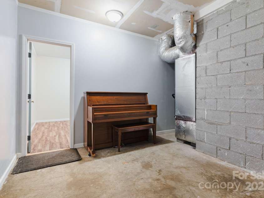 60 Hilltop View Drive, Fletcher, NC 28732.  MLS# CAR4202444, YatesRealty ID 9701. Extra room in the basement