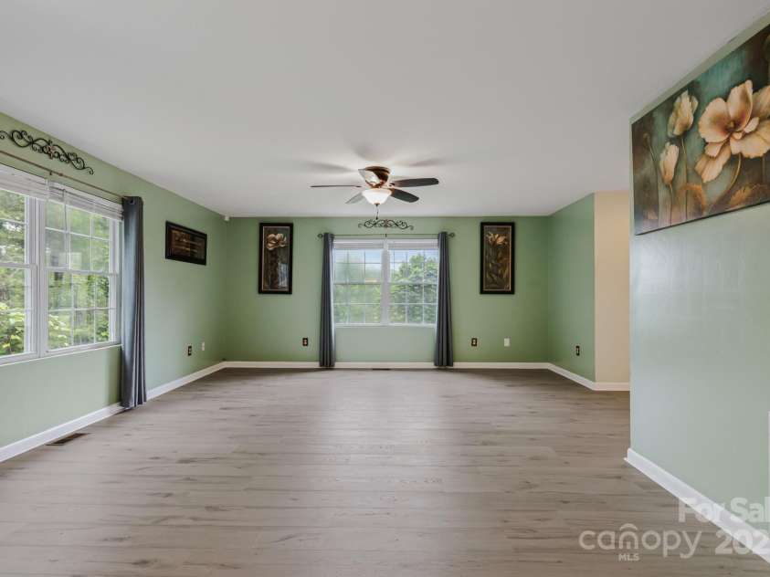60 Hilltop View Drive, Fletcher, NC 28732.  MLS# CAR4202444, YatesRealty ID 9701. Large living room