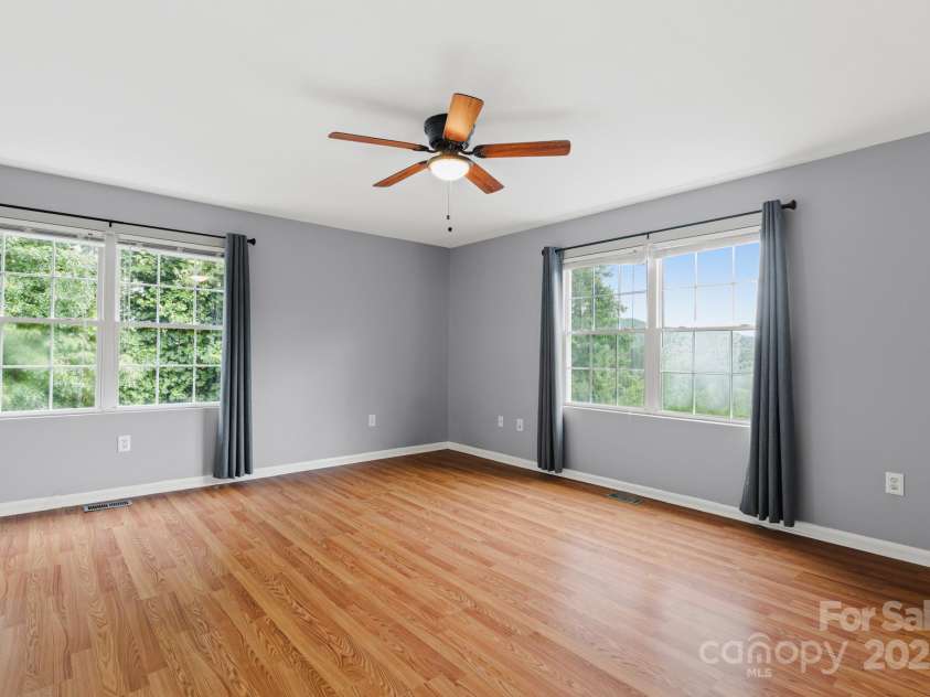 60 Hilltop View Drive, Fletcher, NC 28732.  MLS# CAR4202444, YatesRealty ID 9701. Large third bedroom