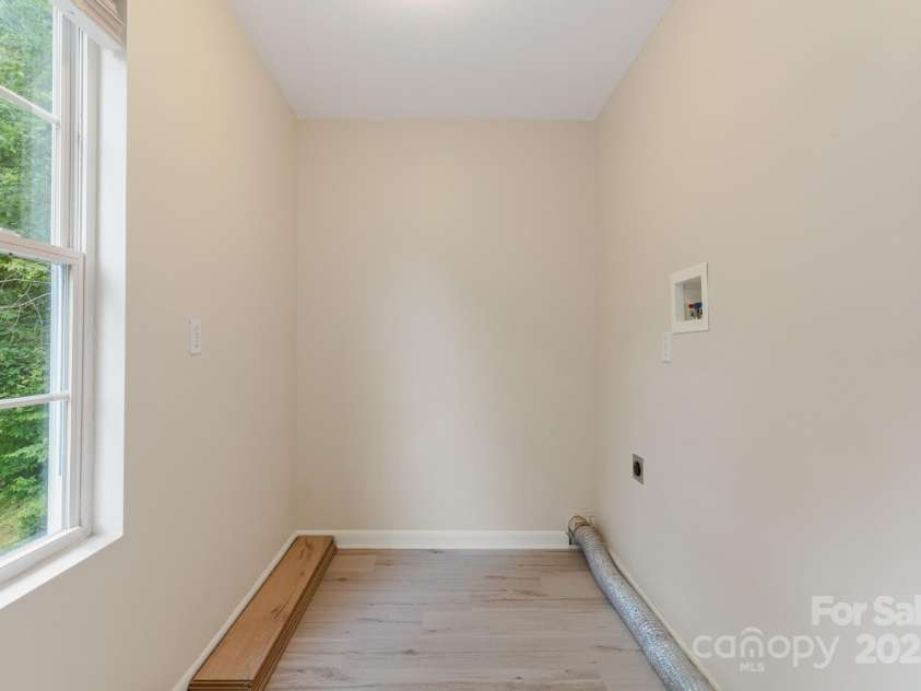 60 Hilltop View Drive, Fletcher, NC 28732.  MLS# CAR4202444, YatesRealty ID 9701. Laundry room