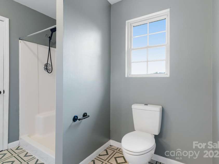60 Hilltop View Drive, Fletcher, NC 28732.  MLS# CAR4202444, YatesRealty ID 9701. Shower and tub in primary