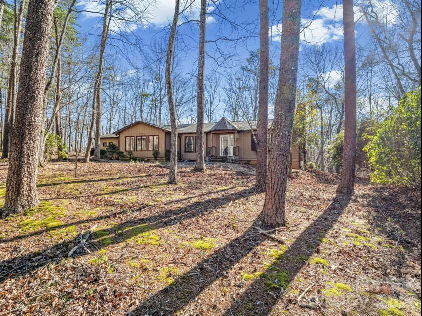 423 Mountain View Drive, Columbus, NC 28722.  MLS# CAR4345860, YatesRealty ID 9703. 