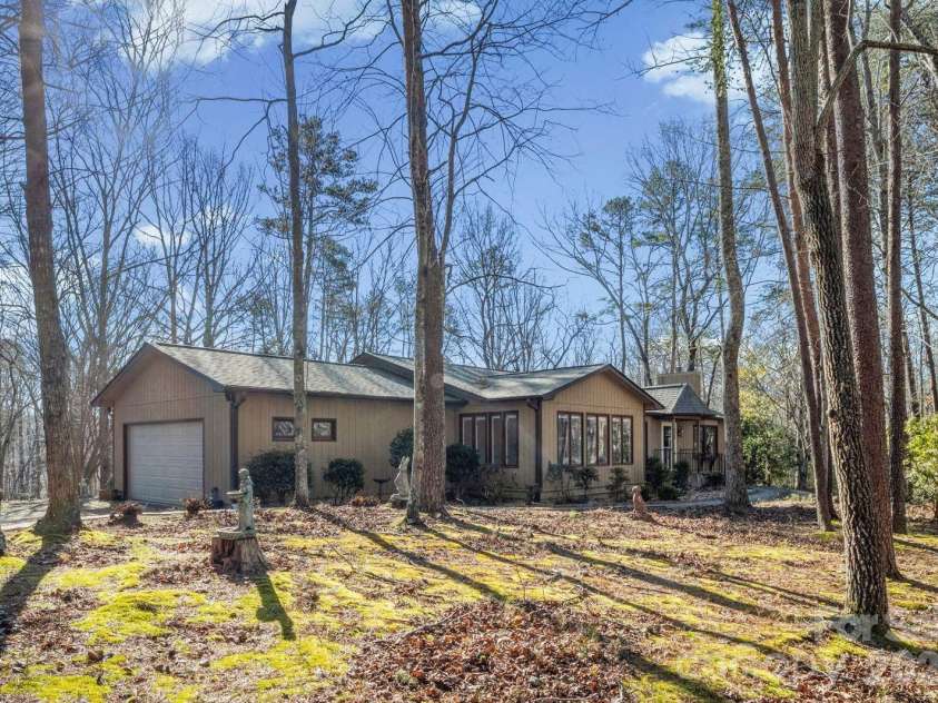 423 Mountain View Drive, Columbus, NC 28722.  MLS# CAR4345860, YatesRealty ID 9703. 