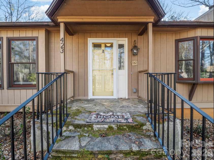 423 Mountain View Drive, Columbus, NC 28722.  MLS# CAR4345860, YatesRealty ID 9703. Front entrance