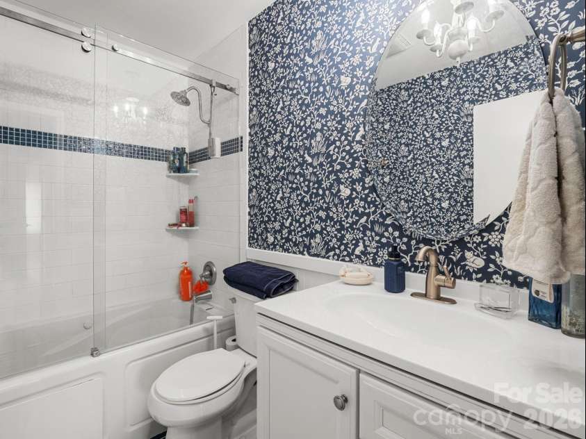 423 Mountain View Drive, Columbus, NC 28722.  MLS# CAR4345860, YatesRealty ID 9703. Hall Bath