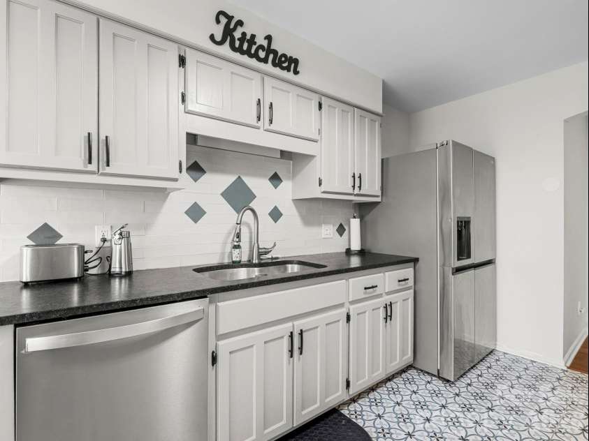 423 Mountain View Drive, Columbus, NC 28722.  MLS# CAR4345860, YatesRealty ID 9703. Kitchen, stainless appl.