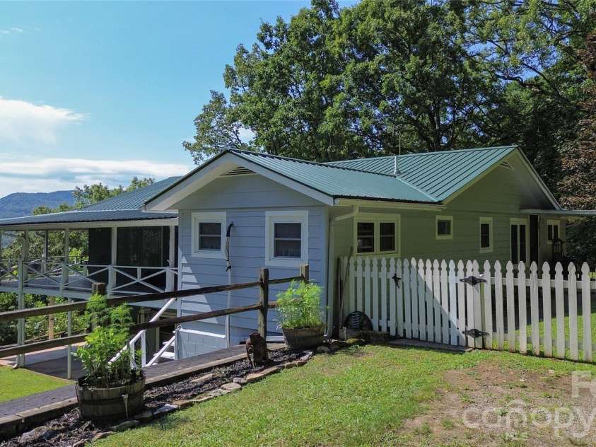 454 Hummingbird Lane, Franklin, NC 28734.  MLS# CAR4299502, YatesRealty ID 9704. 