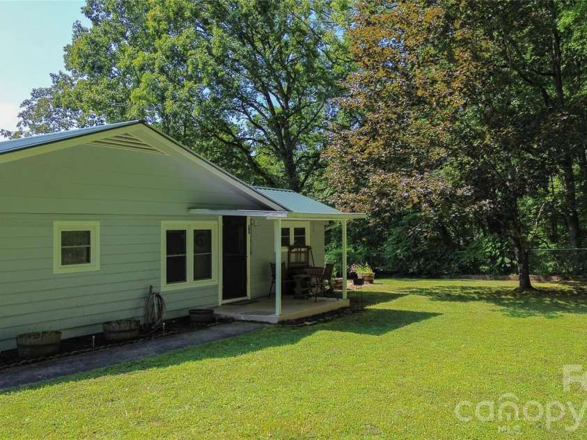 454 Hummingbird Lane, Franklin, NC 28734.  MLS# CAR4299502, YatesRealty ID 9704. 