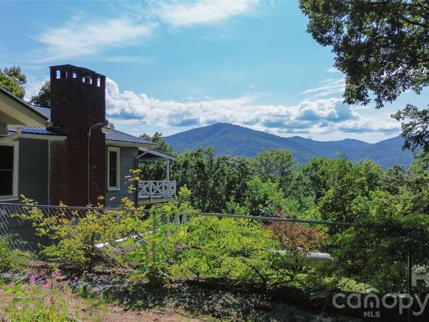 454 Hummingbird Lane, Franklin, NC 28734.  MLS# CAR4299502, YatesRealty ID 9704. 