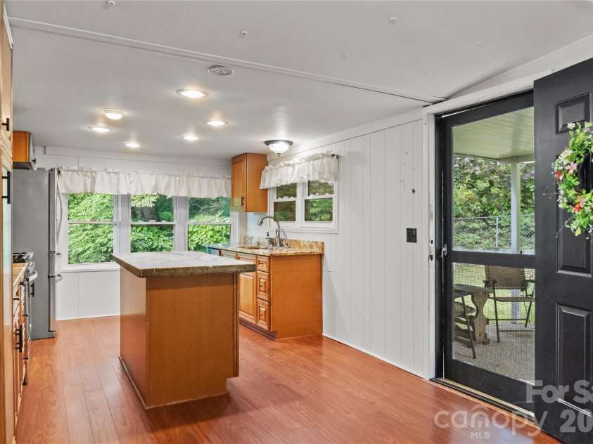 454 Hummingbird Lane, Franklin, NC 28734.  MLS# CAR4299502, YatesRealty ID 9704. 