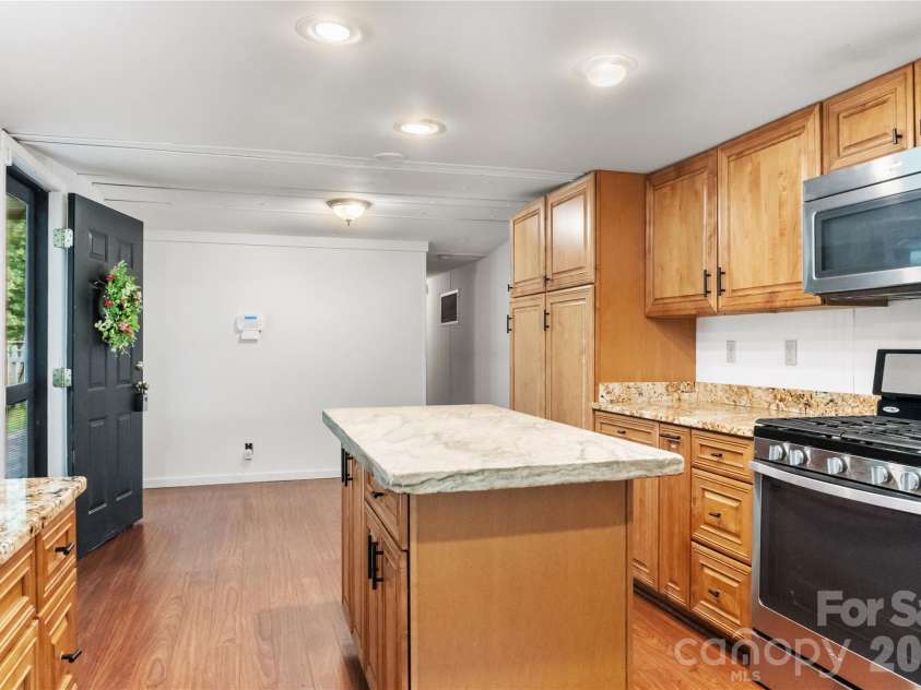 454 Hummingbird Lane, Franklin, NC 28734.  MLS# CAR4299502, YatesRealty ID 9704. 