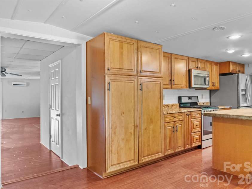 454 Hummingbird Lane, Franklin, NC 28734.  MLS# CAR4299502, YatesRealty ID 9704. 