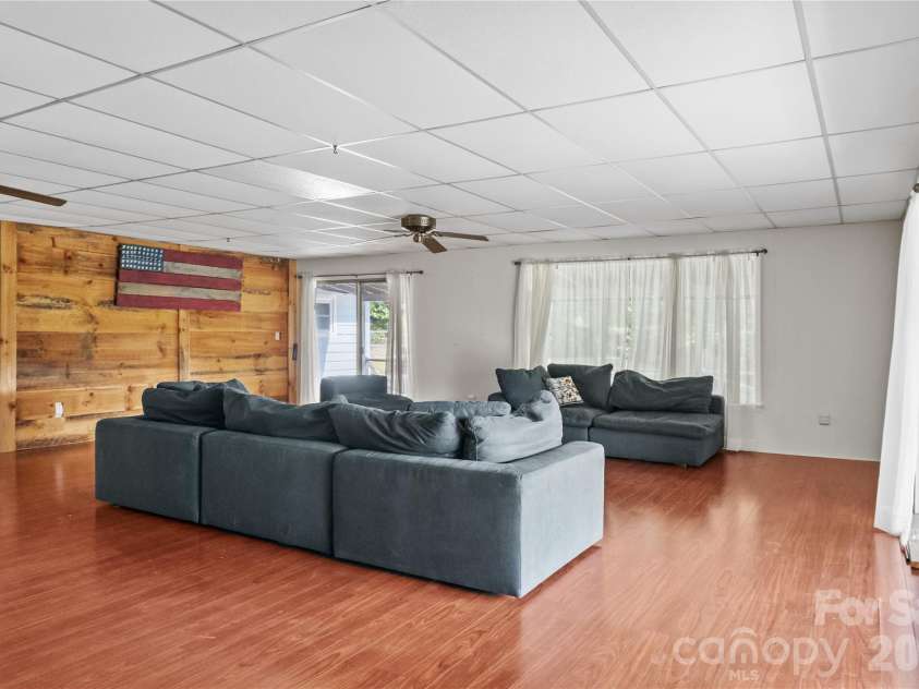 454 Hummingbird Lane, Franklin, NC 28734.  MLS# CAR4299502, YatesRealty ID 9704. 