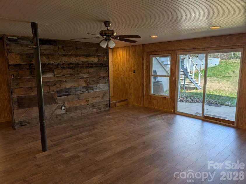 454 Hummingbird Lane, Franklin, NC 28734.  MLS# CAR4299502, YatesRealty ID 9704. 